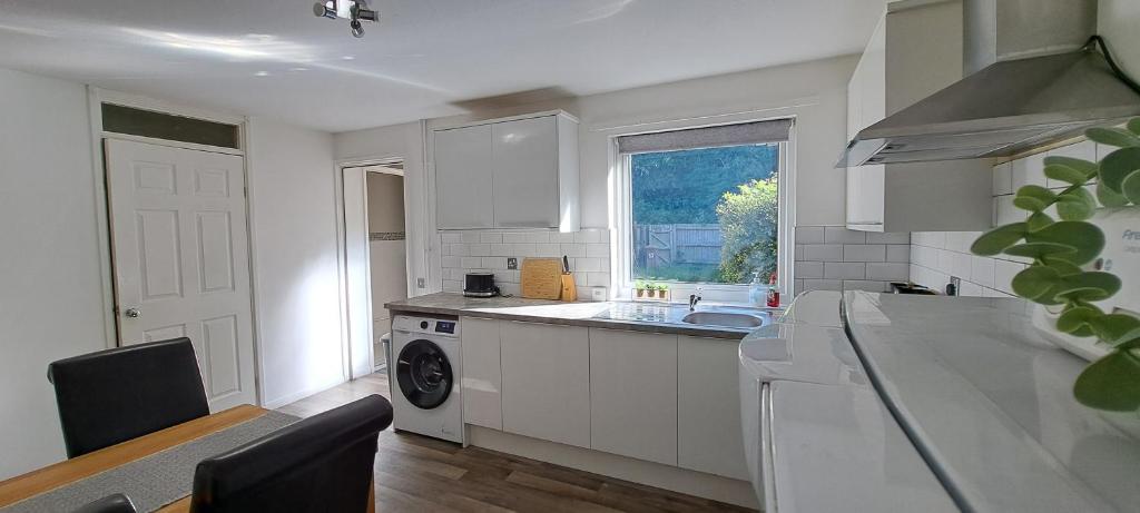 Charming 3 bed near A1 and central Peterborough, Peterborough