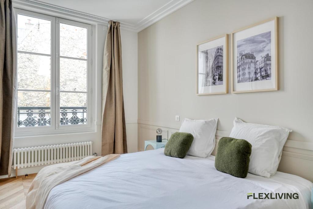 Bright 2-Bedroom Apartment 1 Living Room 2 Bedrooms 50 m Paris 9th - 5
