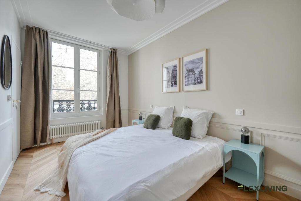 Bright 2-Bedroom Apartment 1 Living Room 2 Bedrooms 50 m Paris 9th - 4