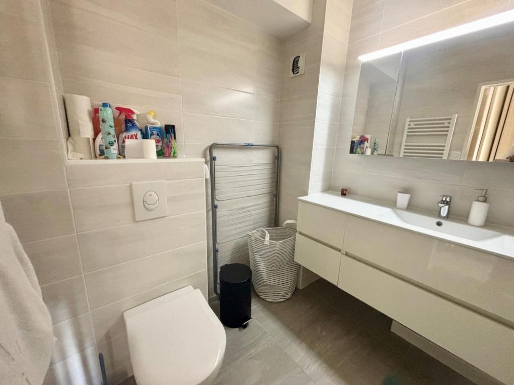 Grand T3 tout équipé au cœur du village - 5