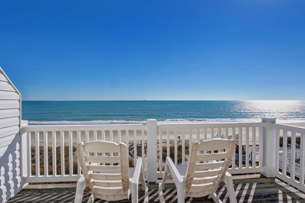 1322 New River Inlet Road- Oceanfront, 240 EV outlet, Elevator, Sleeps 18, Hot tub, North Topsail Beach