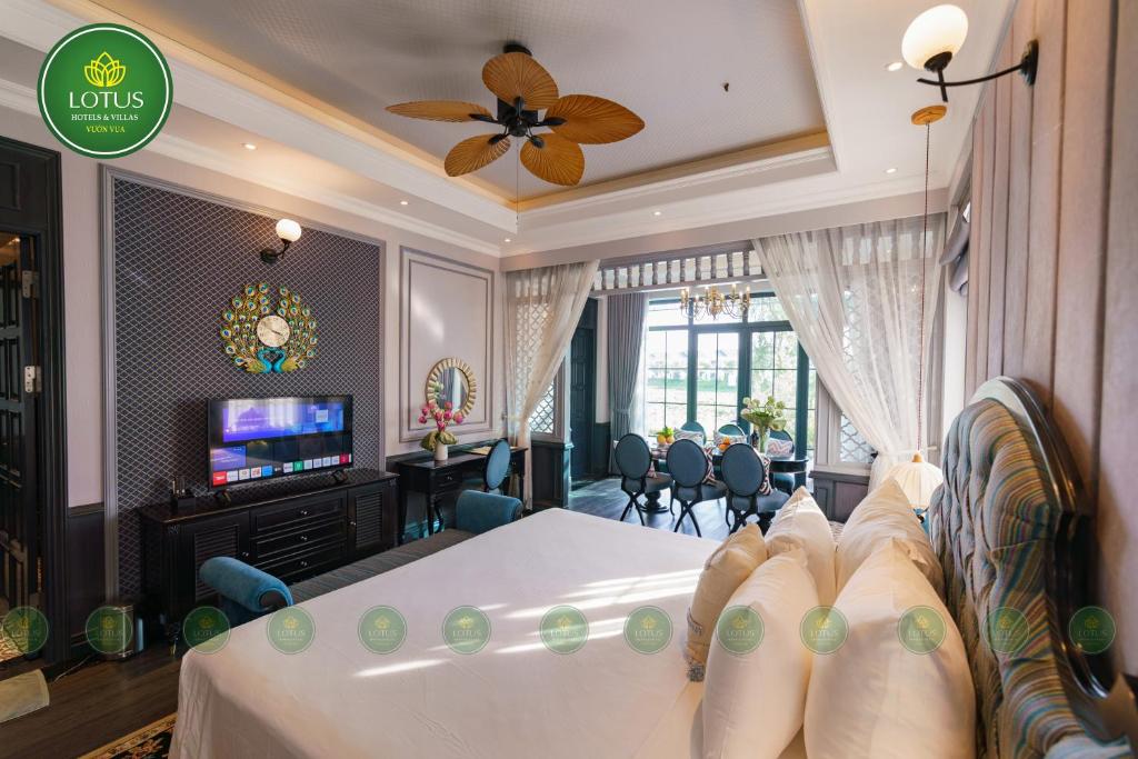 Shared lounge/TV area