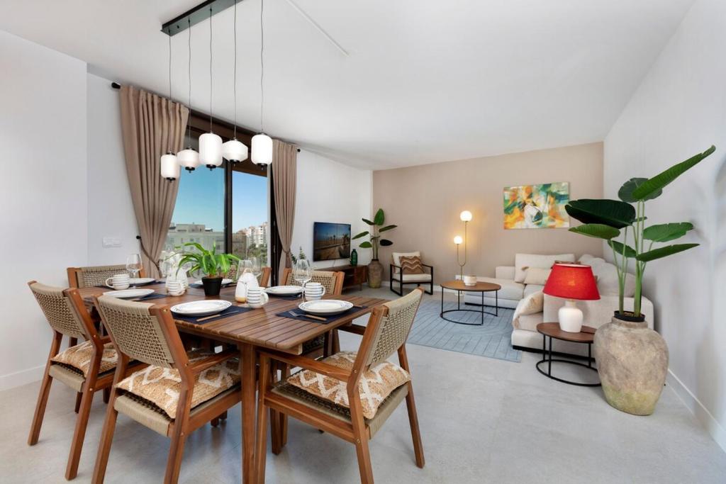 Modern 4-Person Apartment with Pool & Indoor Parking - 2