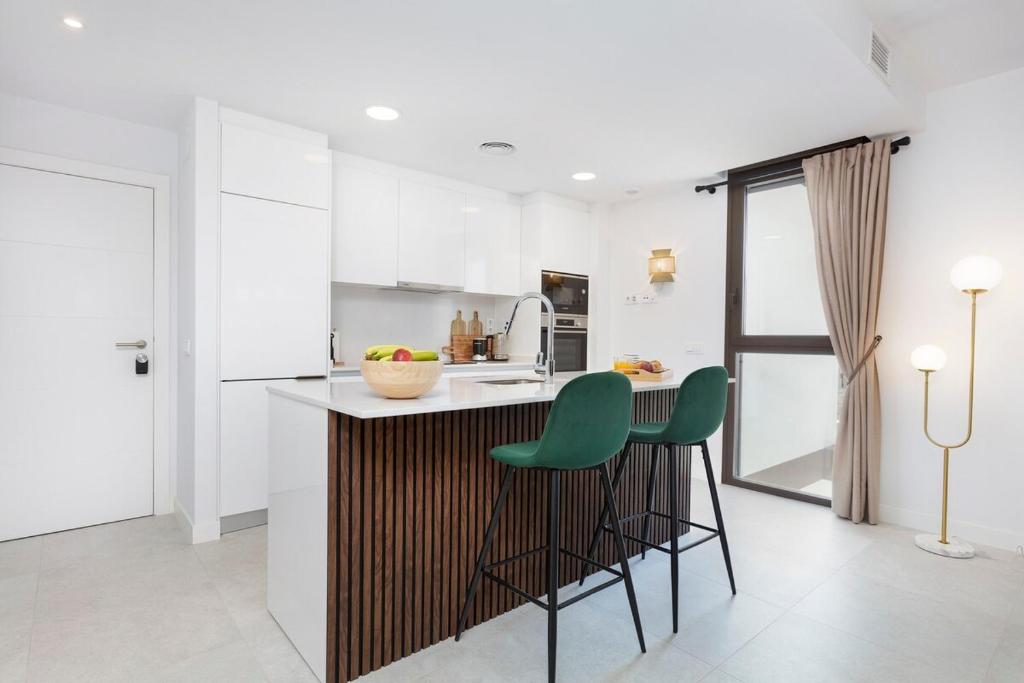 Modern 4-Person Apartment with Pool & Indoor Parking - 5