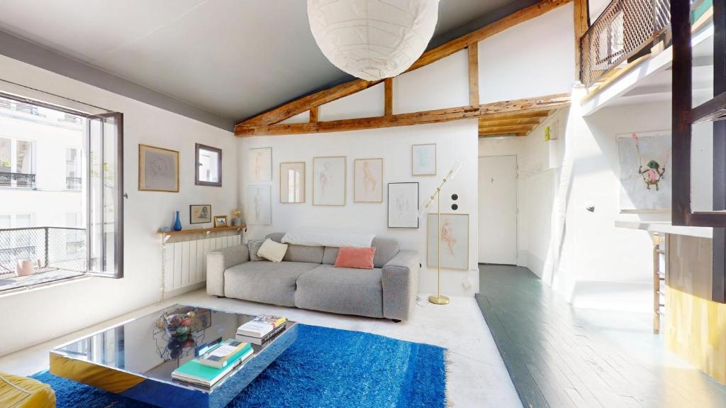 Charming Loft Apartment by Canal Saint Martin - 4