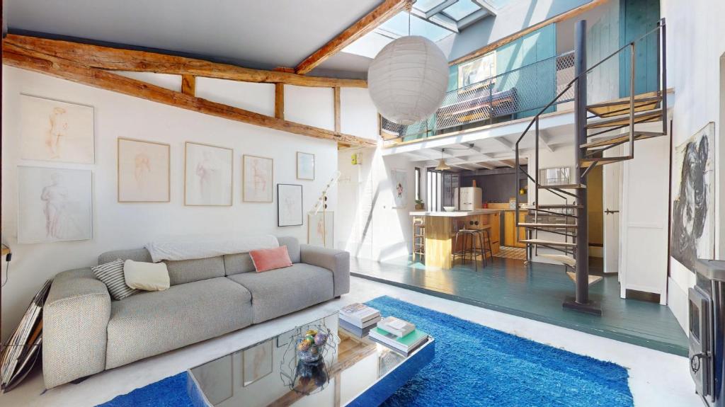 Charming Loft Apartment by Canal Saint Martin - 5