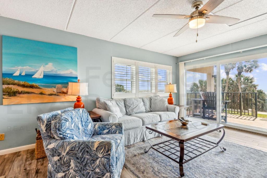 Ground floor Beachfront Corner Unit a few Steps from the Beach, Fernandina Beach