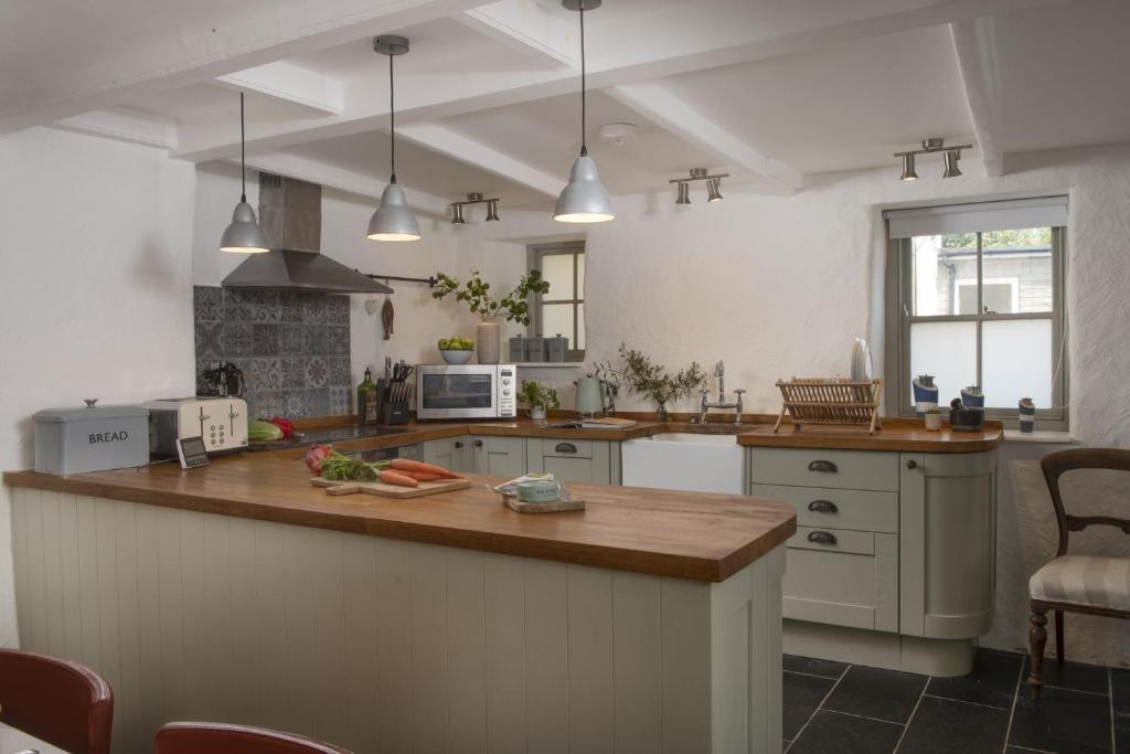 Piskey Cottage, Mousehole photo 7