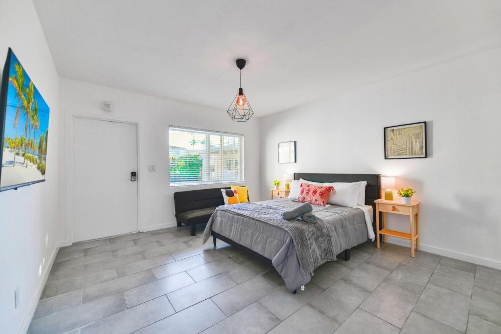 Charming Studio in a Beautiful Neighborhood Setting, Miami