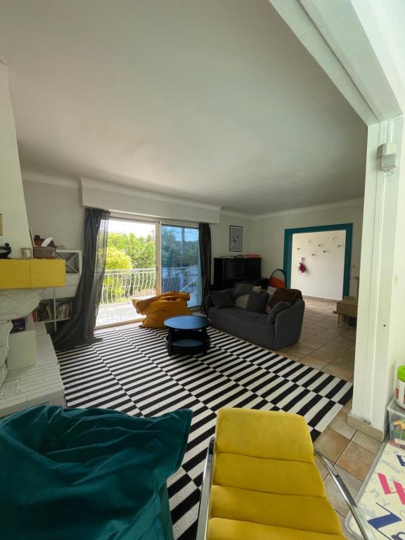 Villa Spacieuse avec Piscine Privée - 4