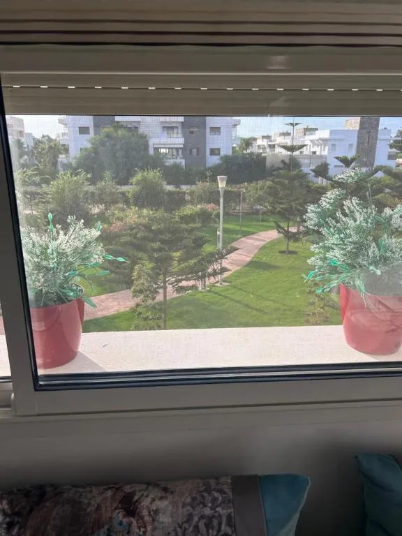 Perla Saidia, Appartement F2, Idéal pour une famille, Plage à 5min à pied, Piscine en travaux, hotel in Saidia 