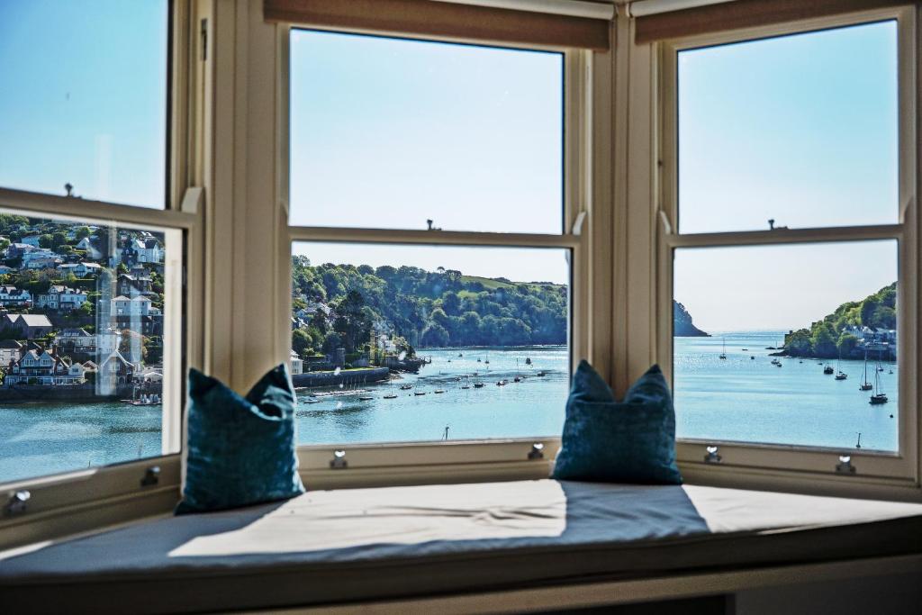 Dartmouth Gem River Views & Free Parking, Dartmouth