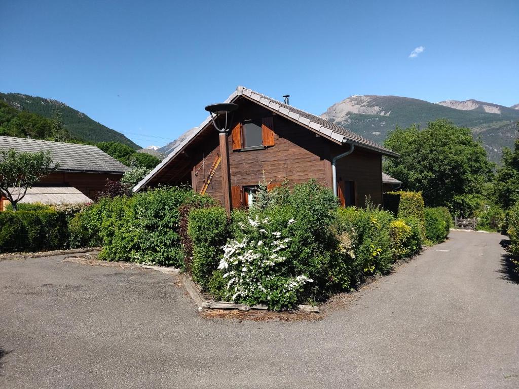 CHALET MONTAGNE CLASSÉ 3 ETOILES ALPES QUEYRAs - 1