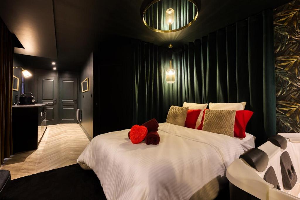 Évasion Romantique Studio Vert Élégant pour 2 Proche RER C, Choisy-le-Roi