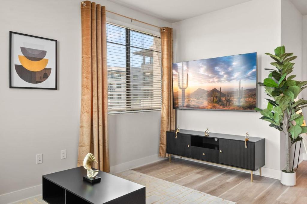 Old Town Camelback Mall Mountain View Pool, Scottsdale