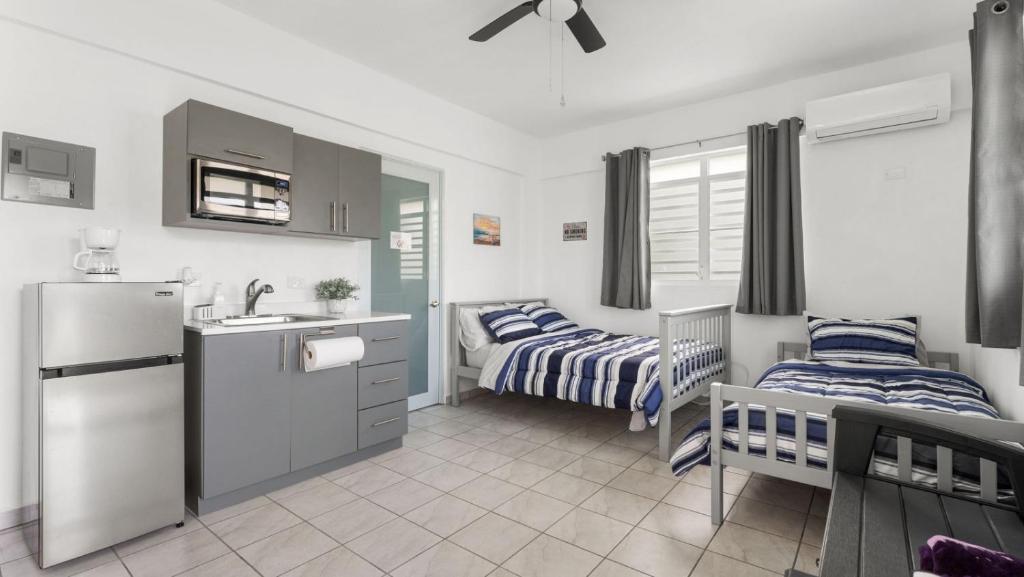 The Tiny Salty Box Studio, Stella