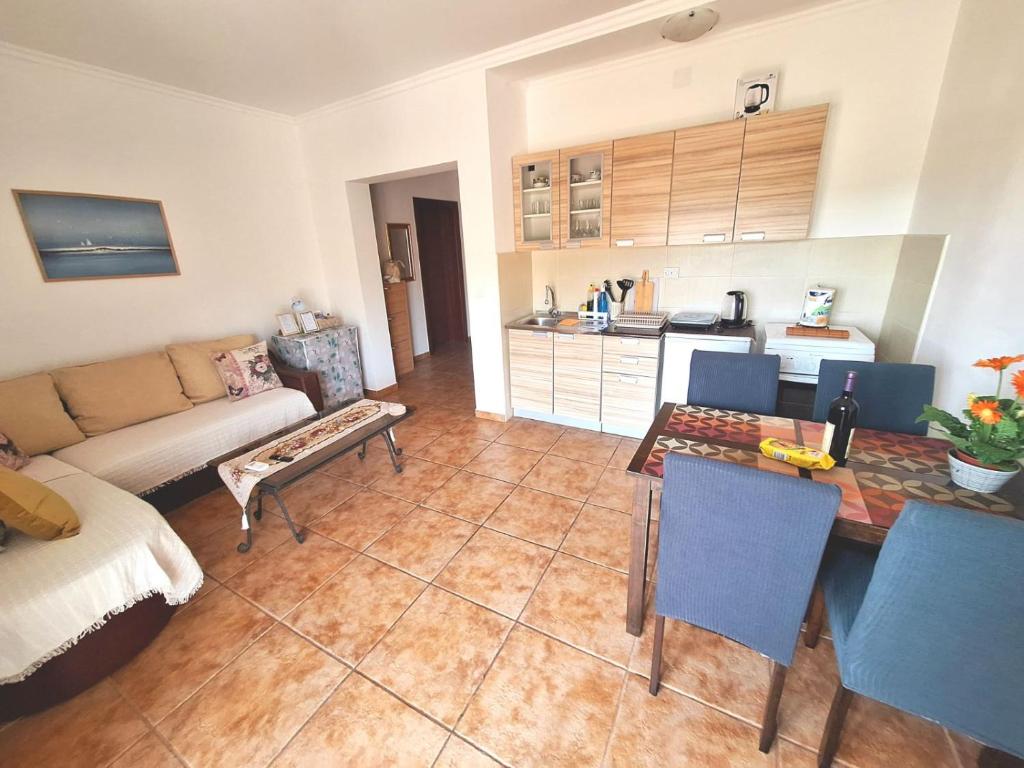 Sea Whisper Apartment - 5