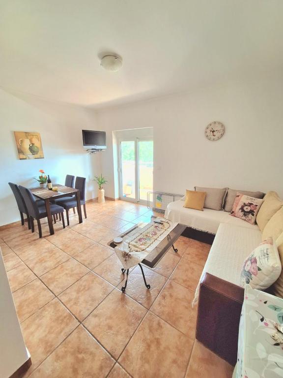 Sea Whisper Apartment - 2