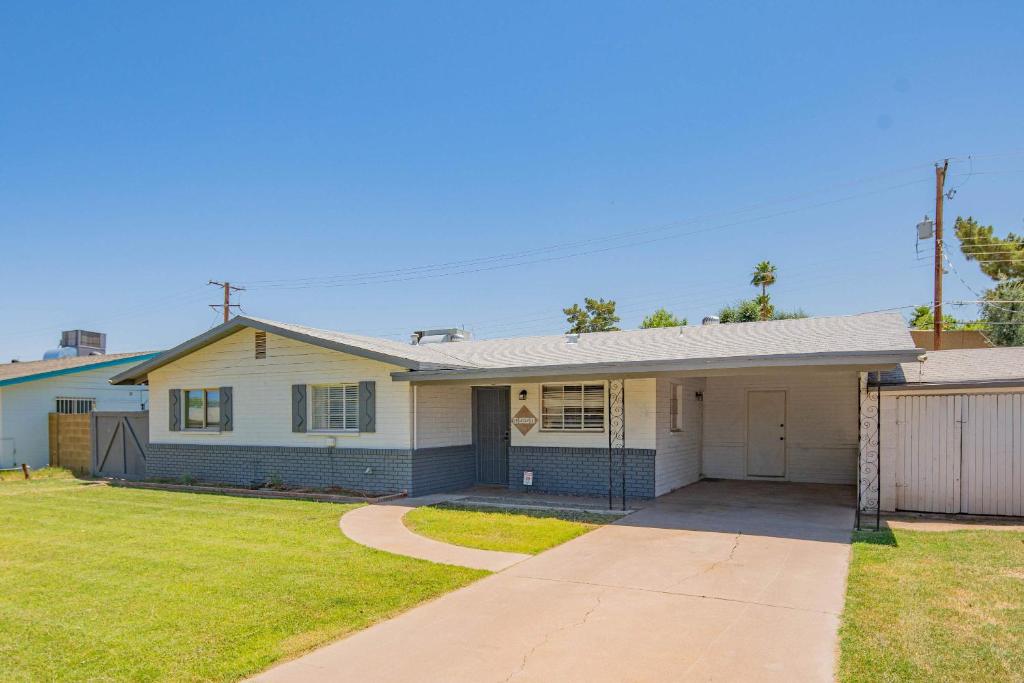 Near Mntn Park Private Pool & Fully Fenced Yard, Phoenix