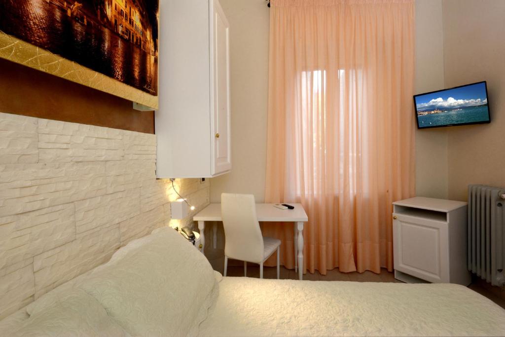 Hotel Ristorante Commercio photo