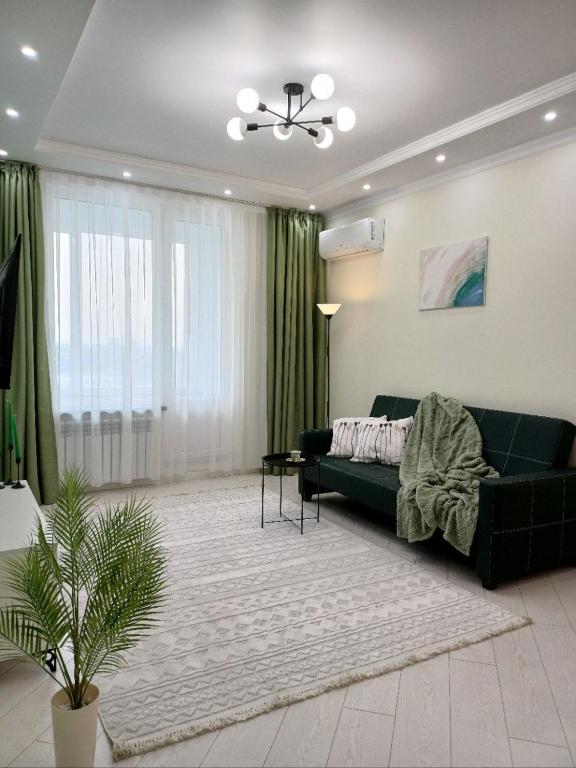 Новая светлая квартира в ЖК JAZZ КВАРТАЛ рядом с метро и видом на горы, Almaty