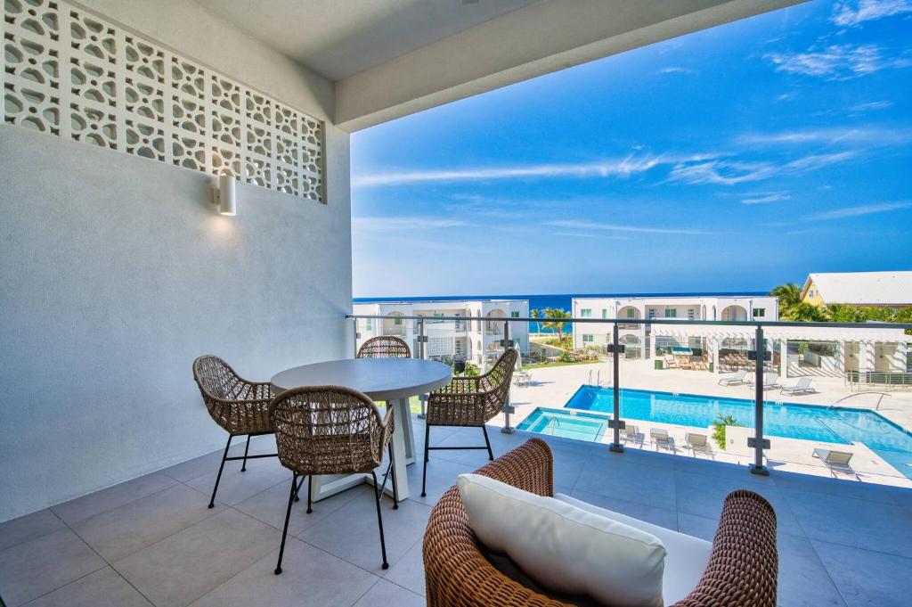 Sunset Point - Elegance Redefined, Hell