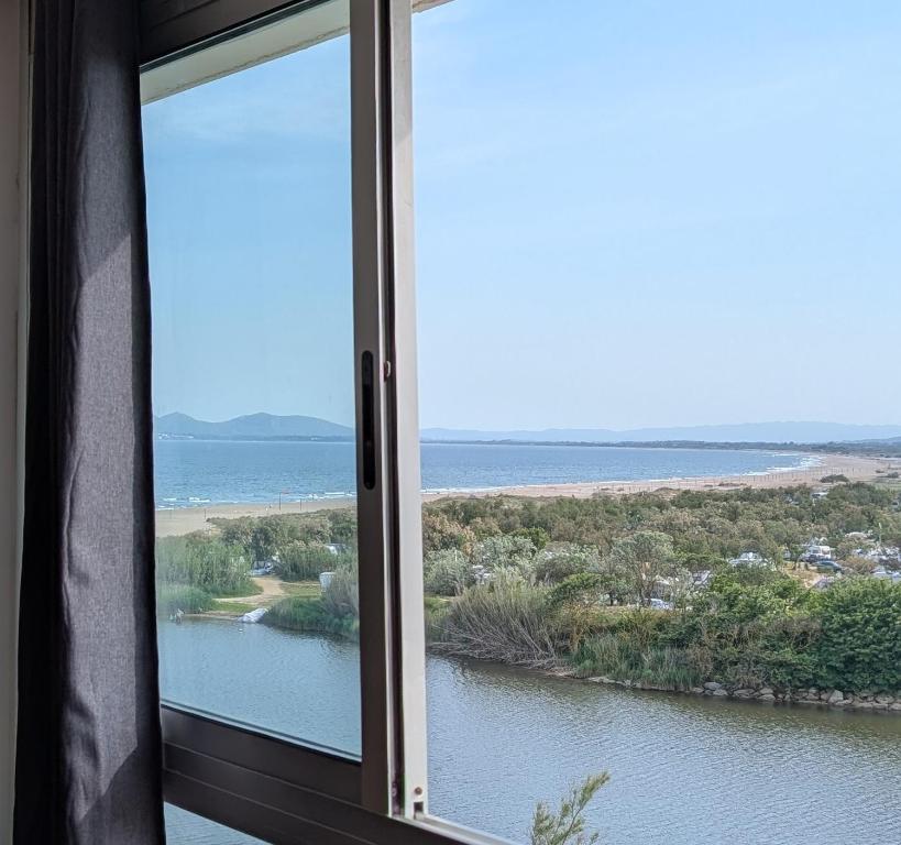 Appartement 2 chambres Vue mer & rivière 50m plage Clim & linge, Empuriabrava