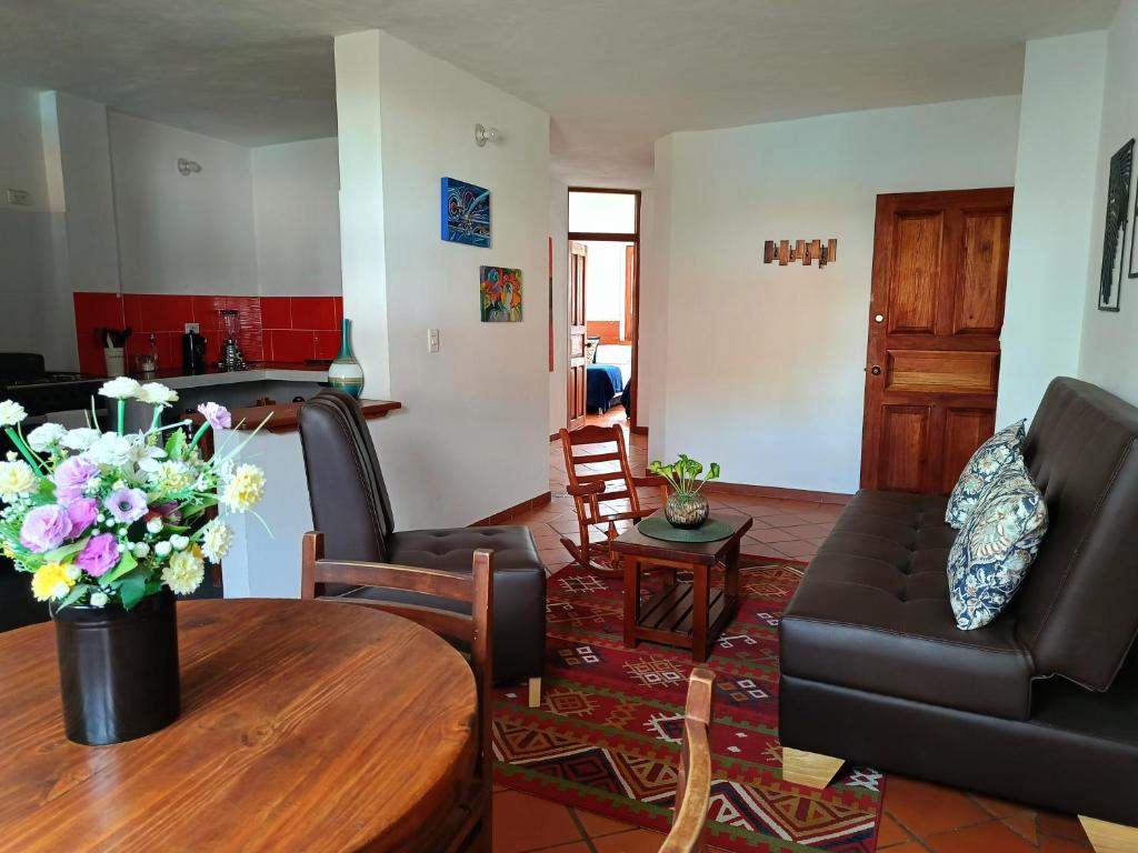 Faros de la Villa, con cocina, WiFi y parqueadero a 4 cuadras de la plaza, Villa de Leyva