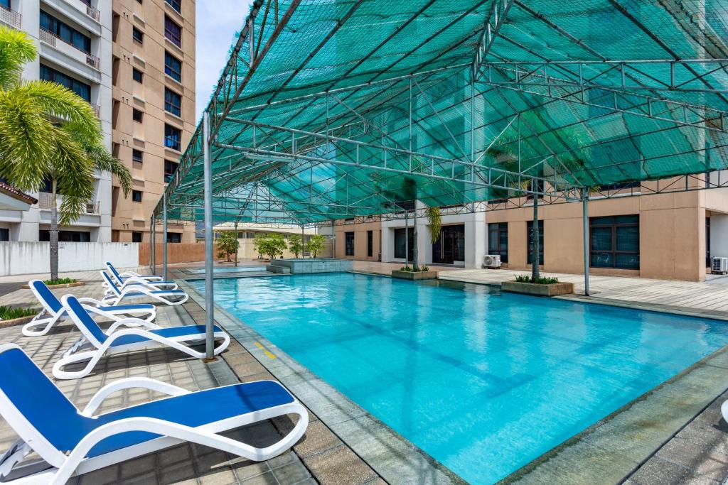 Swimming pool, Santorini Hotel in Manila