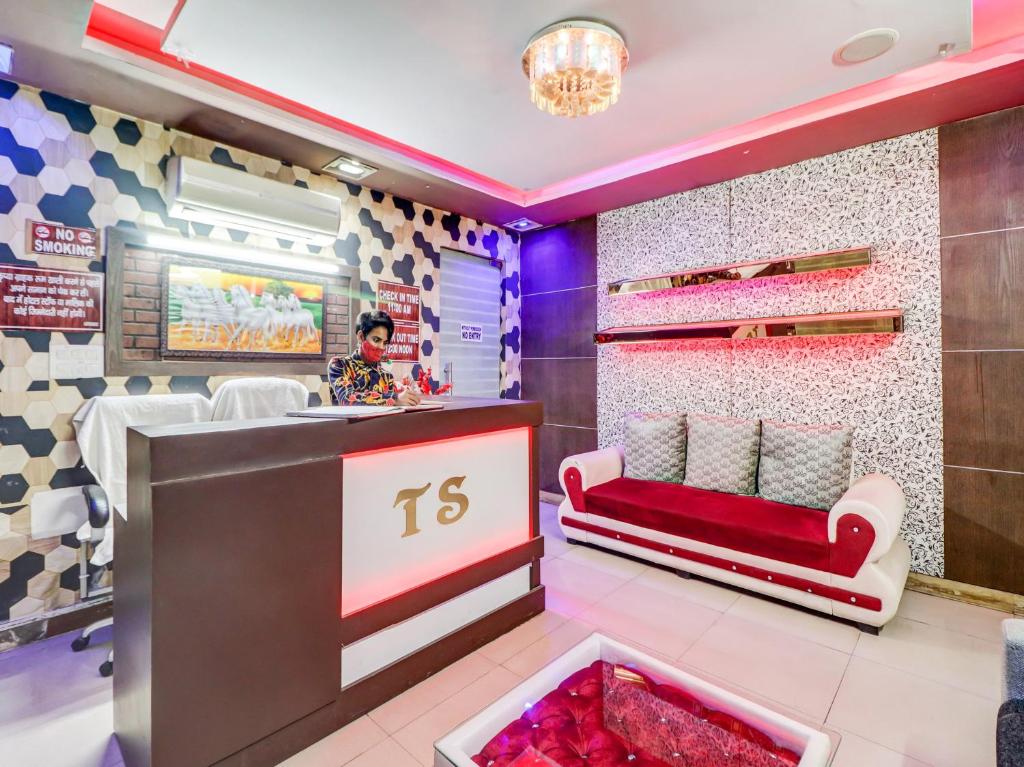 フロント・ロビー