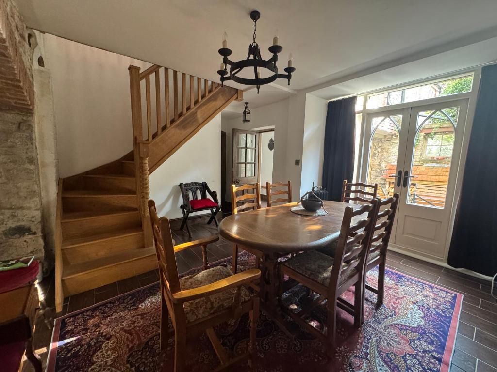 Seven Sisters, Glastonbury, Glastonbury