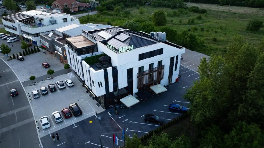 Hotel Helm，位于尼什的酒店