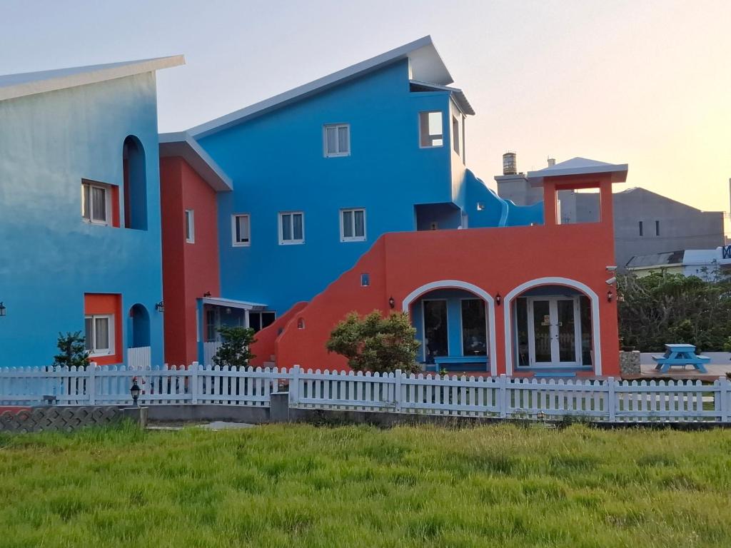 Wonderful Kenting Hostel, Eluan