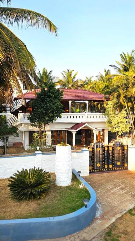 The Ravisu, Bellāvi