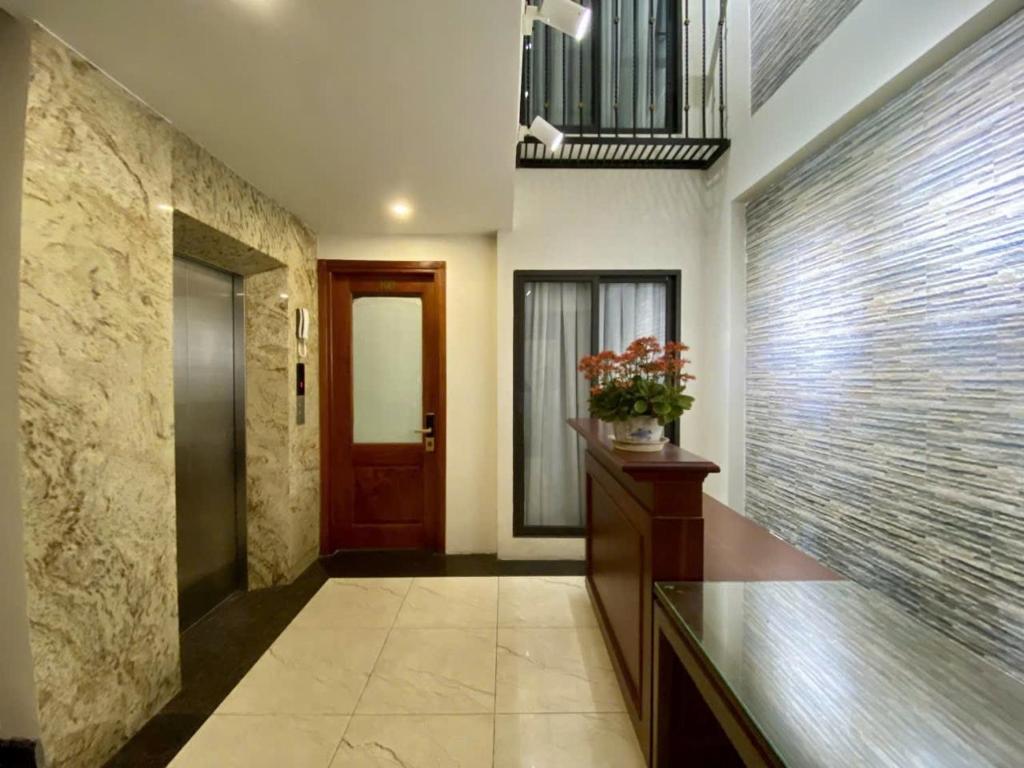 Ngoc Khanh Lakeside Quiet Luxury suite w Bathtub