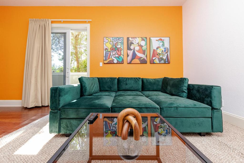 30A Signature King Suite with Parking, Pool and Balcony in Santa Rosa Beach, Santa Rosa Beach