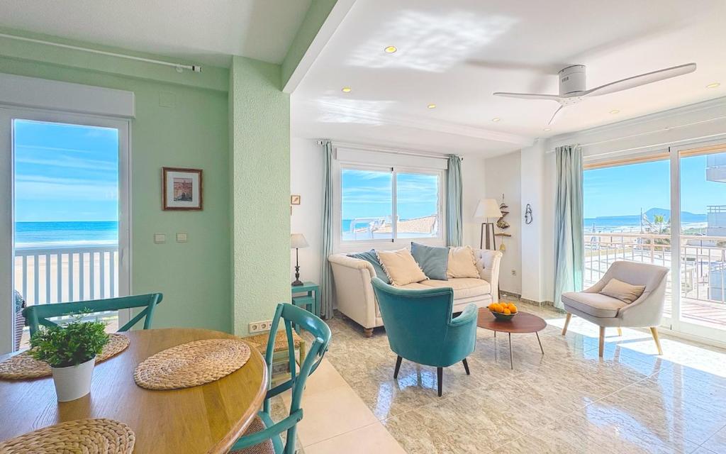 Oceanfront in Daimús - Ninomad 02 Light and views, Daimuz