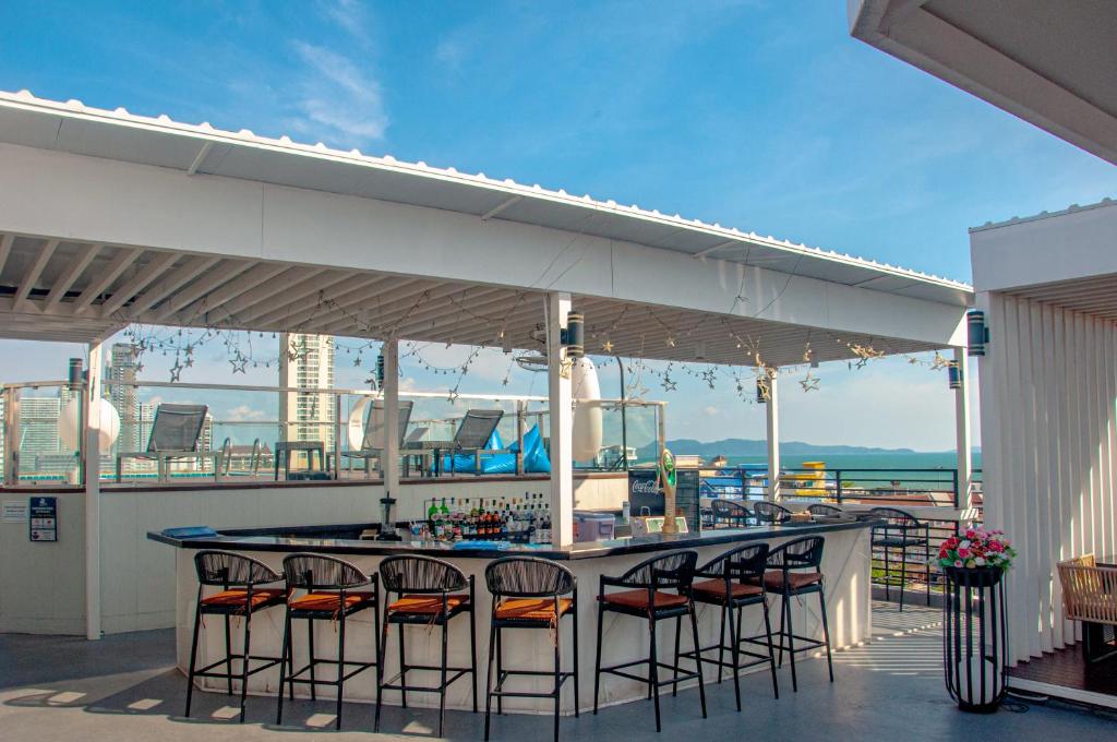 สภาพแวดล้อมโดยรอบ