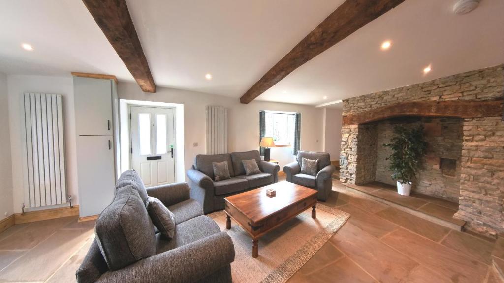 Flexible Accommodation - Newly renovated characterful cottage, Stalbridge