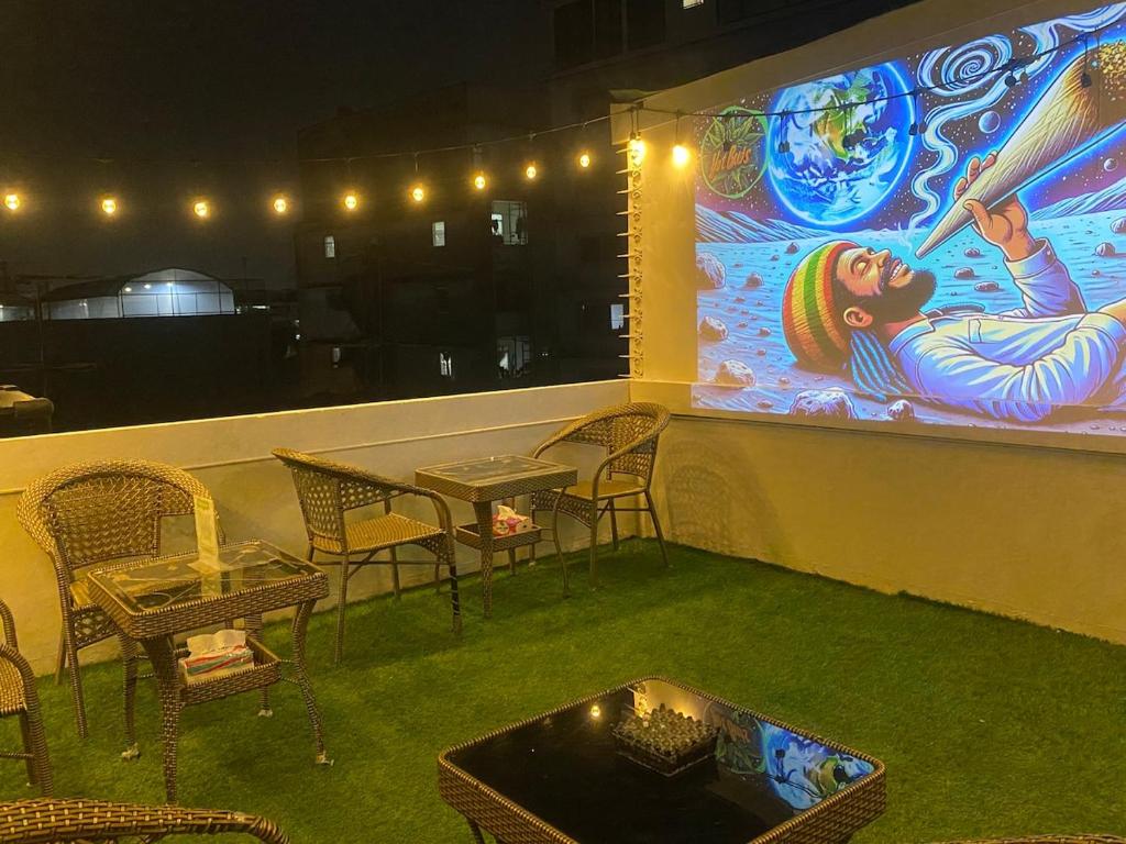 Holy Hostel Sathorn, Thung Maha Mek