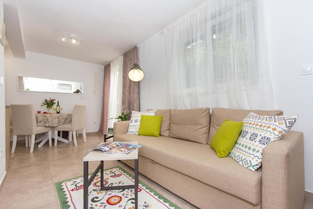 Apartment Shiny Love 전경