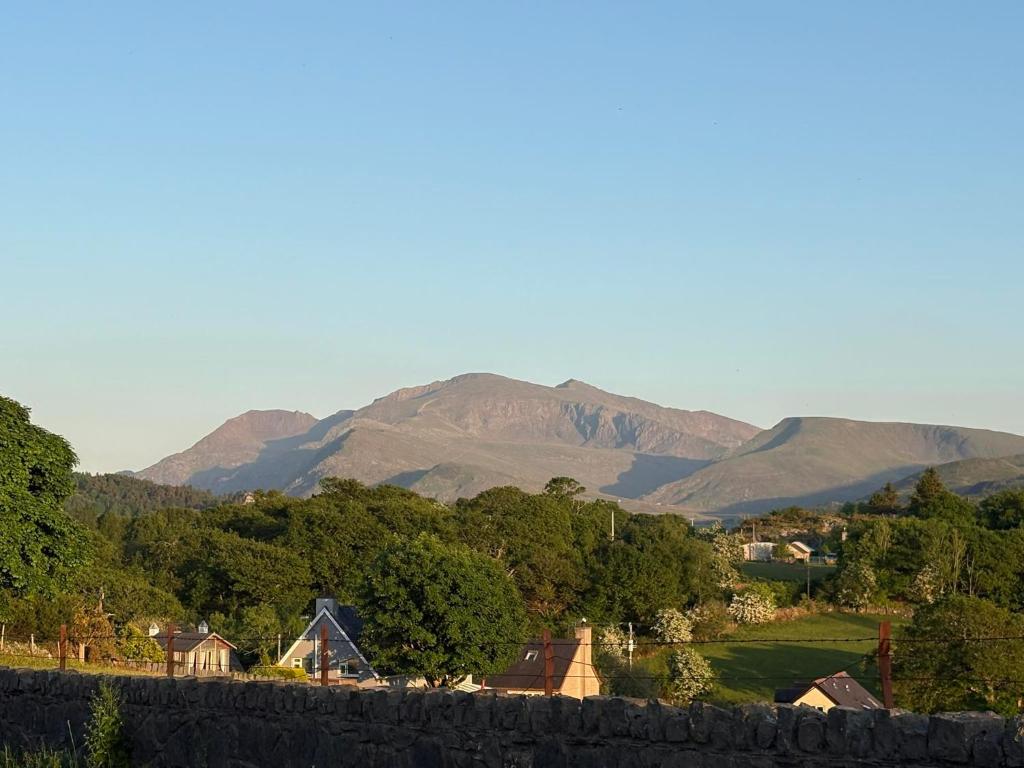 Cosy Caravan in Scenic Snowdonia, Cwm-y-glo