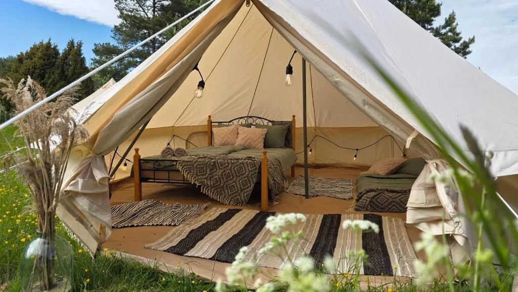 Glamping & Homestay in Kihnu, hotel v destinaci Rootsiküla