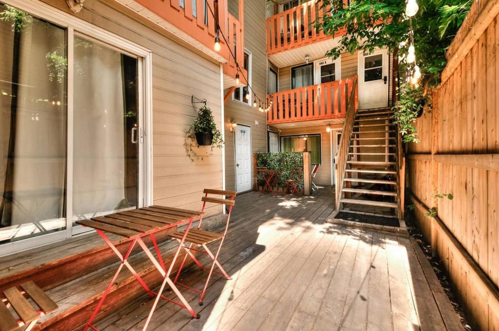 Exterior view, 100 METERS to METRO BEAUDRY - FULL APARTMENTS - 1 minute walk to the FAMOUS ST CATHERINE STREET - FA in Montreal (QC)