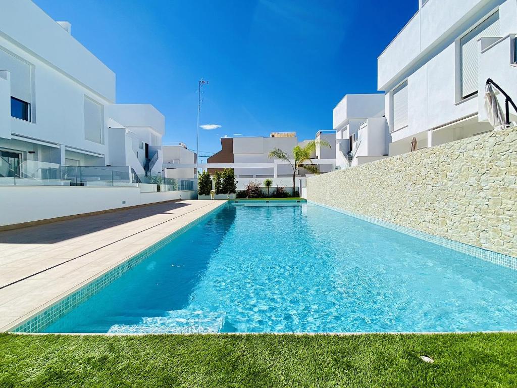 Modern 2Bedroom Apartment near the Beach - 1