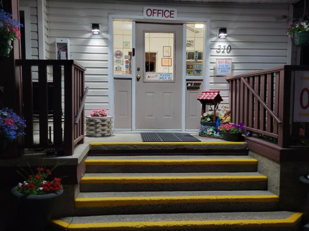 Elks Motel, Keremeos