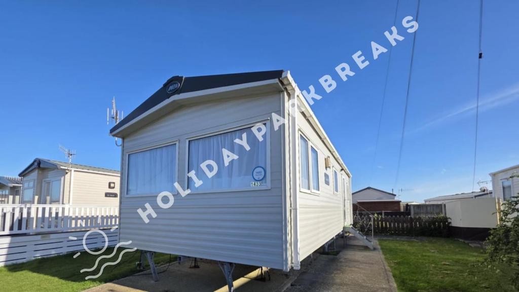 Coastal Breeze - Modern 2 bedroom home at Seal Bay Resort, Selsey
