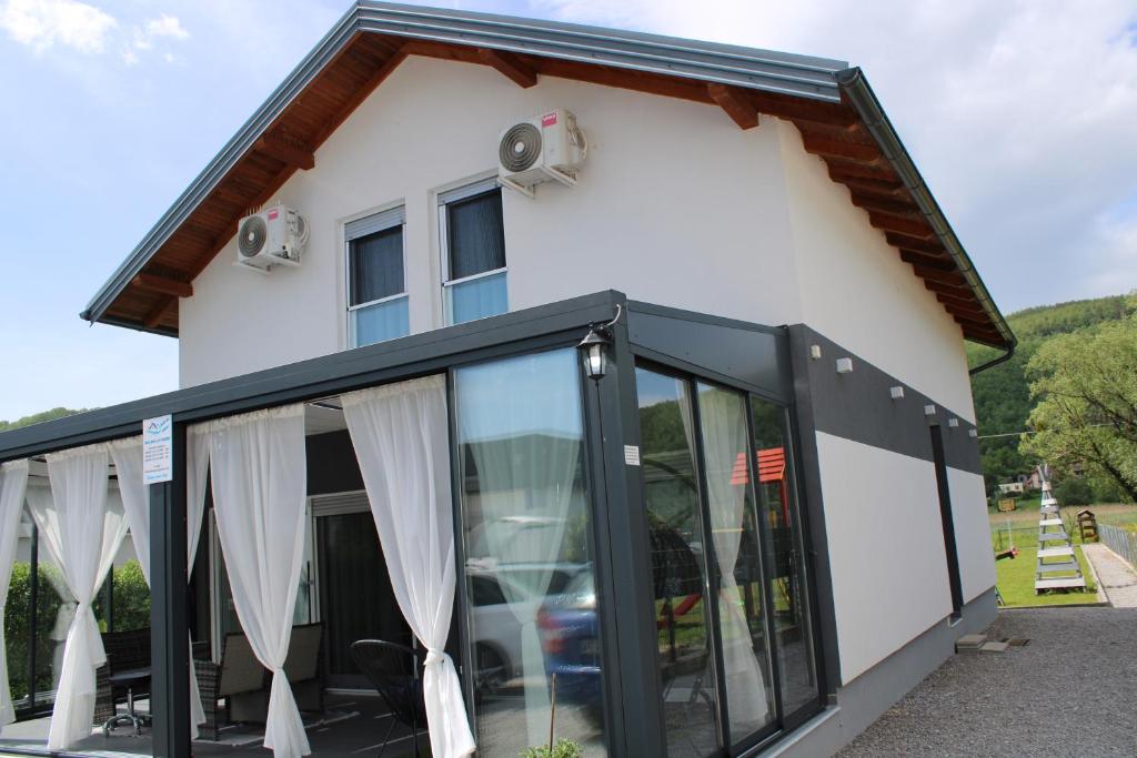AM Una Lux House - 2