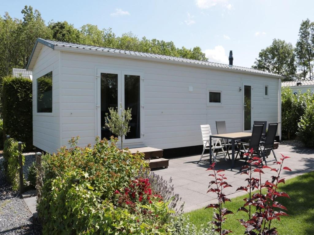 Chalet in Friesland near Wadden Sea & Franeker, Tzummarum