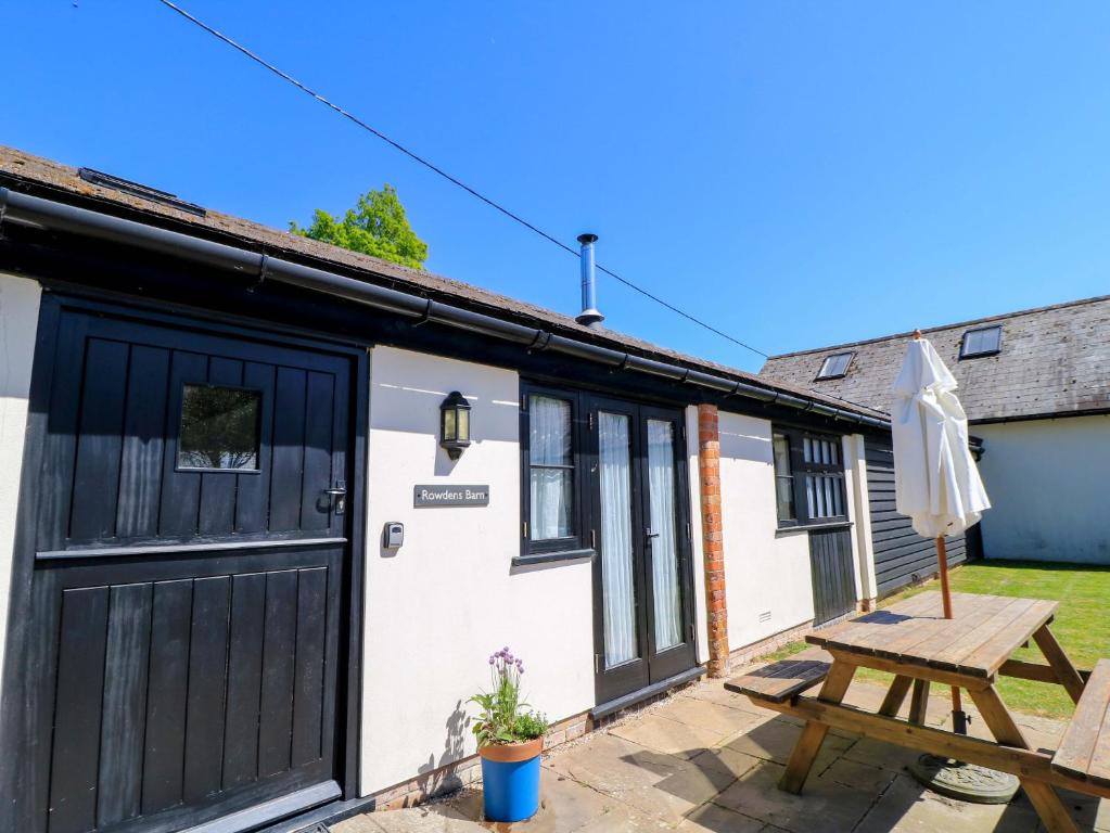 Rowdens Barn exterior — pet-friendly barn conversion in Durweston, Dorset